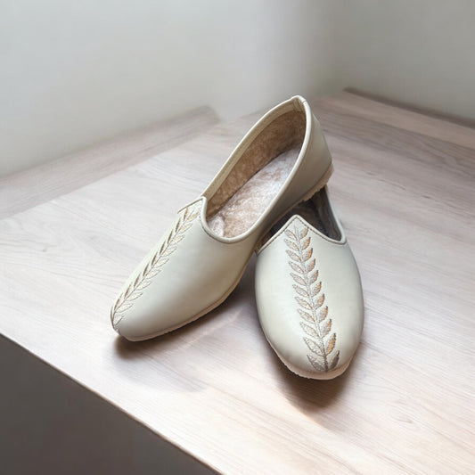 Cream Men’s Jutti with Hand-Stitched Embroidery