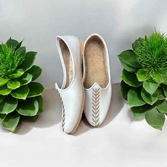 White Men’s Jutti with Hand-Stitched Embroidery